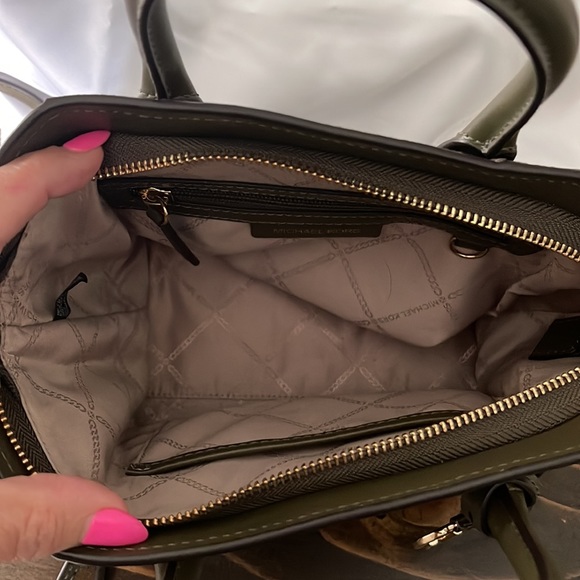 Michael Kors. Avril small leather top zip satchel - Picture 2 of 3